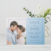 Rustig lichtblauw minimalistisch foto save the date (Staand voorkant)