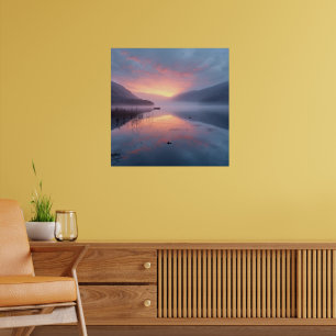Rustig meer bij zonsopgang – Serene natuur landsch Poster
