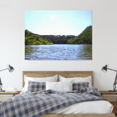Rustig meer omringd door beboste heuvels canvas afdruk (Insitu (Slaapkamer))