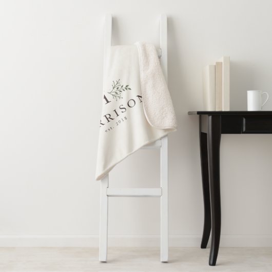 Rustig monogram sherpa deken (In situ)