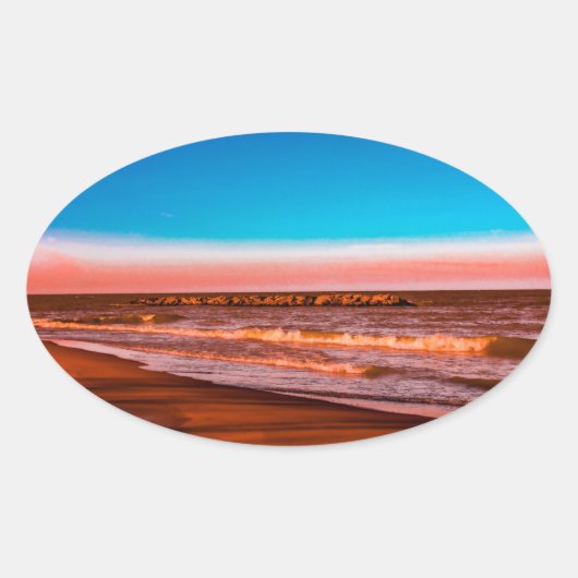Rustig strand en golf – Zomerlijke kustsfeer Ovale Sticker (Voorkant)