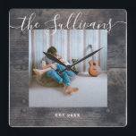 Rustige aangepaste wandklok voor uw foto Wooden Sc<br><div class="desc">Rustige aangepaste wandklok voor uw foto Wooden Script</div>