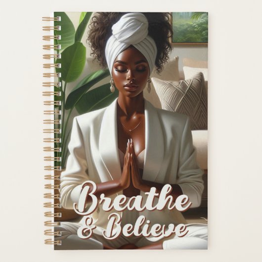 Rustige Afro-Amerikaanse vrouw gebedsmeditatie Planner (Voorkant)