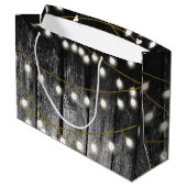 Rustige Barn Black Wood Gold String Lights Groot Cadeauzakje (Achterkant Gekanteld)