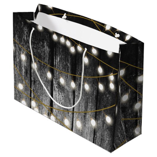 Rustige Barn Black Wood Gold String Lights Groot Cadeauzakje (Achterkant Gekanteld)