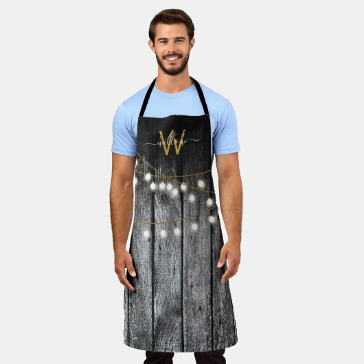 Rustige Barn Black Wood Gold String Lights Monogra Schort (Gedragen)