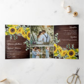 Rustige Barn Wood Sunflower Eucalyptus Wedding Drieluik Uitnodiging (Binnen)