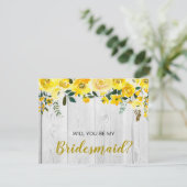 Rustige Barnwood Yellow Floral Bridesmaid proposal Kaart (Staand voorkant)