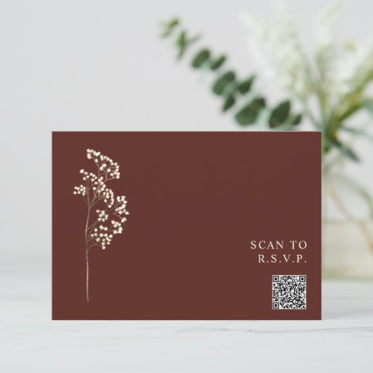 Rustige biet Rood Gypsophila QR Code Weddenschap RSVP Kaartje (Staand voorkant)