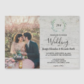 Rustige bladeren op houtoogfoto Wedding Magnetische Uitnodiging (Voorkant)