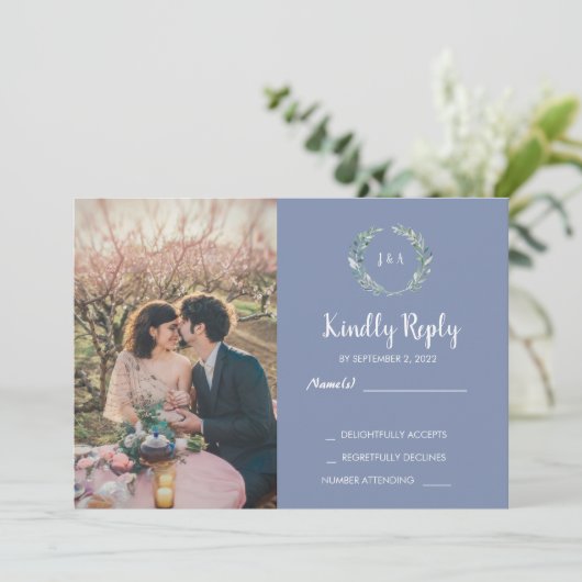 Rustige bladeren op monogram foto RSVP Wedding Kaart (Staand voorkant)