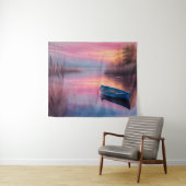 Rustige blauwe boot met roze lucht weerspiegeling wandkleed (In Situ (horizontaal))