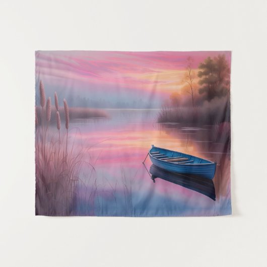 Rustige blauwe boot met roze lucht weerspiegeling wandkleed (Voorkant (horizontaal))