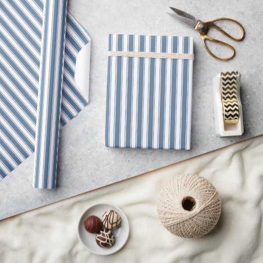 Rustige Blauwe Minimalistische Verticale Strepen Cadeaupapier (Crafts)