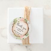 Rustige bleekroze witte florale baby shower bedankjes labels (In situ)