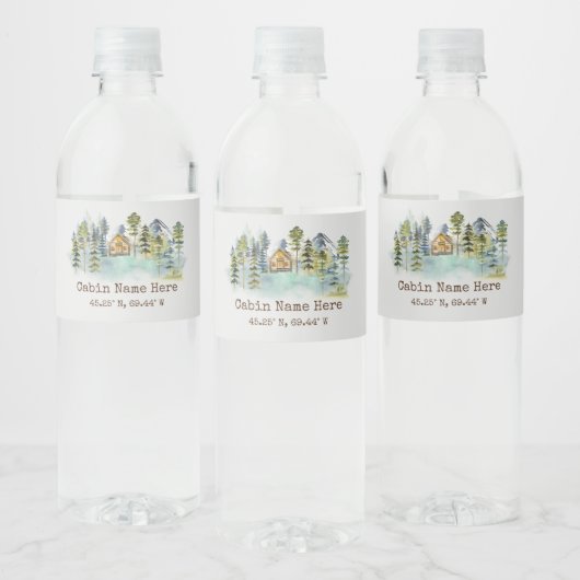 Rustige blokhut aangepaste coördinaten dennegeberg waterfles etiket (Flessen)