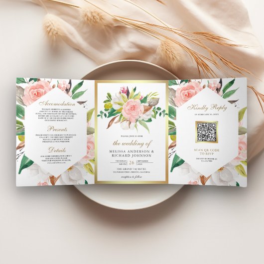 Rustige Blush Pink Floral Gold QR Code Weddenschap Drieluik Uitnodiging