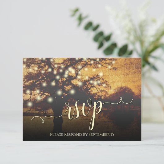 Rustige bomen en lights Golden Faux Parchment Wedd RSVP Kaartje (Staand voorkant)