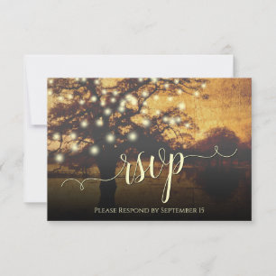 Rustige bomen en lights Golden Faux Parchment Wedd RSVP Kaartje