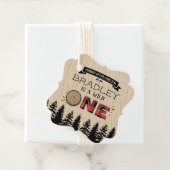 Rustige bosbots met gedepelde hefbokken 1e verjaar bedankjes labels (In situ)