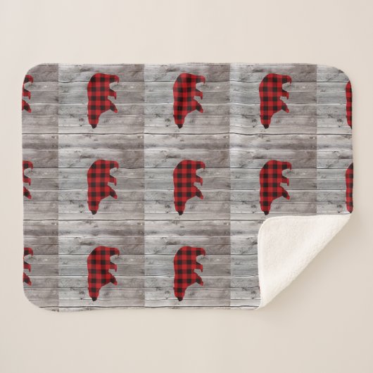 Rustige bosgrond beer met rode buffelplaat sherpa deken (Voorkant (horizontaal))