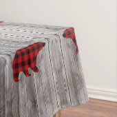 Rustige bosgrond beer met rode buffelplaat tafelkleed (Voorbeeld)