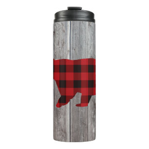 Rustige bosgrond beer met rode buffelplaat thermosbeker