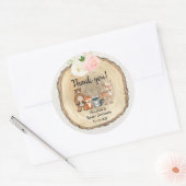 Rustige bosgrond schattig baby shower meisje ronde sticker (Envelop)