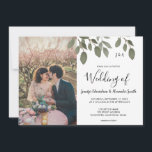 Rustige botanische monogrammen foto Wedding Invita Kaart<br><div class="desc">Elegant monogrammed waterverf botanische trouwuitnodiging met je eigen foto's. Voor lente,  zomer,  herfst of winterbruiloft. U kunt uw eigen foto gemakkelijk toevoegen om het zeer persoonlijk en uniek te maken,  en uw eigen tekst toe te voegen.</div>