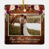 Rustige Bourgogne Floral wood ons eerste kerstfees Keramisch Ornament (Voorkant)
