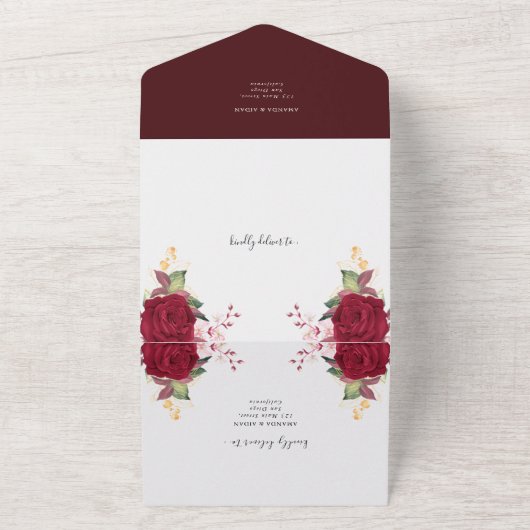 Rustige Bourgogne Romantic Red Floral Wedding All In One Uitnodiging (Buitenkant)