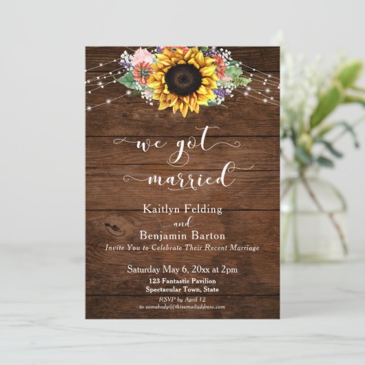 Rustige bruine zonnebloempjes we zijn getrouwd kaart (Staand voorkant)