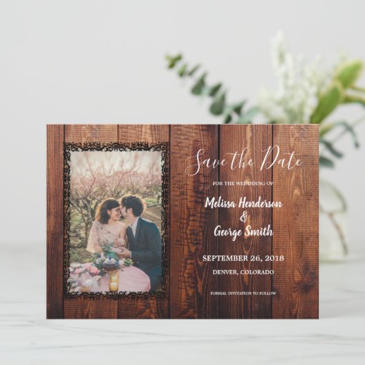 Rustige bruinhoutfotovoltaïsche bruiloft save the date (Staand voorkant)
