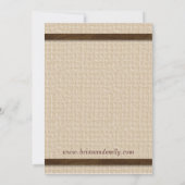 Rustige burlap hartslag clasp lbon bruiloft nodigt kaart (Achterkant)