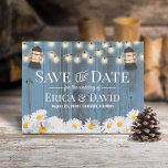 Rustige dagen & Lantern Dusty Blue Save the Date Aankondigingskaart<br><div class="desc">Rustic Daisy Flowers & Lantern Dusty Blue Barn Wood Save the Date Wedding Announcement.</div>