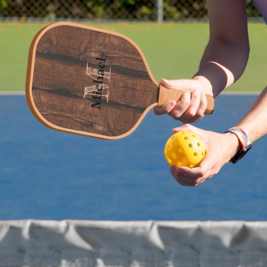 Rustige, donkerbruin, oud hout Monogram Pickleball Paddle (Insitu)