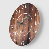 Rustige  donkerhoutfamilie, boerenhok grote klok (Hoek)