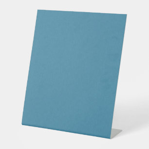 Rustige & eenvoudige blauwe linnen textuur achterg reclamebord met voetstuk