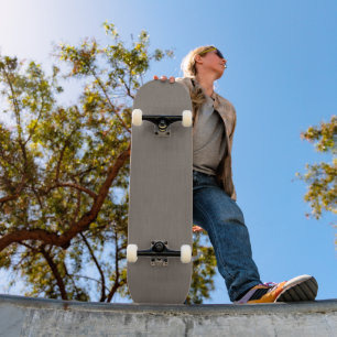 Rustige & eenvoudige visuele paarse textuur achter persoonlijk skateboard