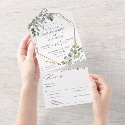 Rustige eucalyptus en goudweddenschap all in one uitnodiging (Afscheurbaar)