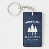 Rustige familie Cabin Trees Blue Wood Plank 2 Side Sleutelhanger (Voorkant)