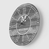 Rustige Familienaam Gray Wood Monogram Grote Klok (Hoek)