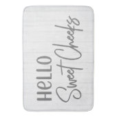 Rustige Farmhouse Hallo Sweet Cheeks White Wood Badmat (Voorkant Verticaal)
