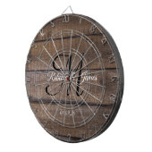 Rustige Farmhouse Monogram Script Familienaam Dartbord (Voorkant Rechts)
