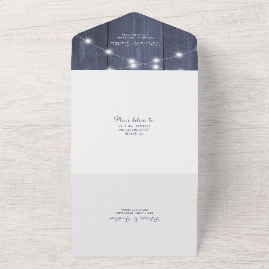 Rustige foto blauwe houtskaartjes rsvp bruiloft all in one uitnodiging (Buitenkant)