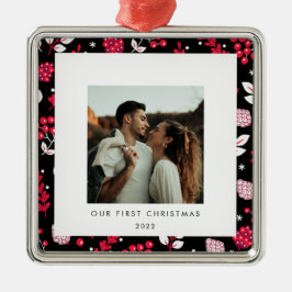 Rustige foto van het zwarte en rode kerstpatroon metalen ornament