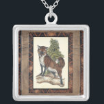 Rustige Fox die op een boomstam steekt Zilver Vergulden Ketting<br><div class="desc">Deze bijtende tekst illustreert een vos voor een pijnboom. De kleuren bevinden zich in het zachte pastelbereik en de vormgeving van het afbeelding heeft traditionele motieven in de bruine gama. Dit design zou een perfecte aanvulling zijn op je landhuis decoratie.</div>