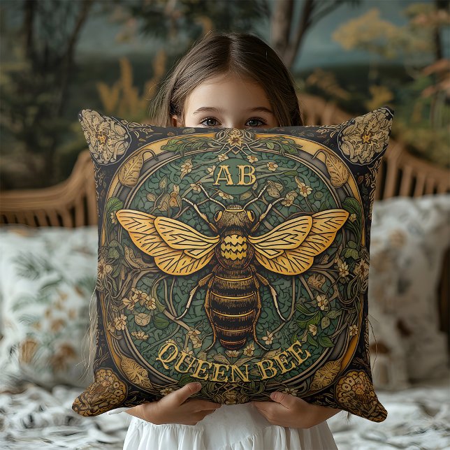 Rustige Geelgroene Koningin Bij Monogram Cottageco Kussen (Creator heeft geüpload)