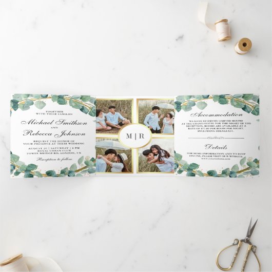 Rustige groene en gouden Eucalyptus Wreath Wedding Drieluik Uitnodiging (Binnen)
