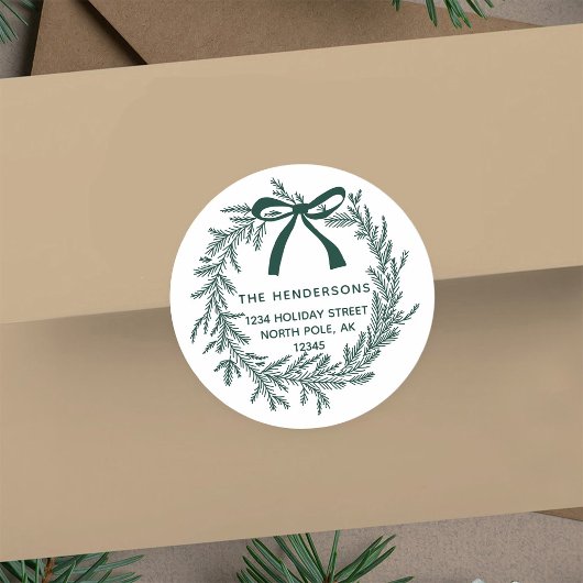 Rustige groene kerst dennenkrans retouradres ronde sticker
